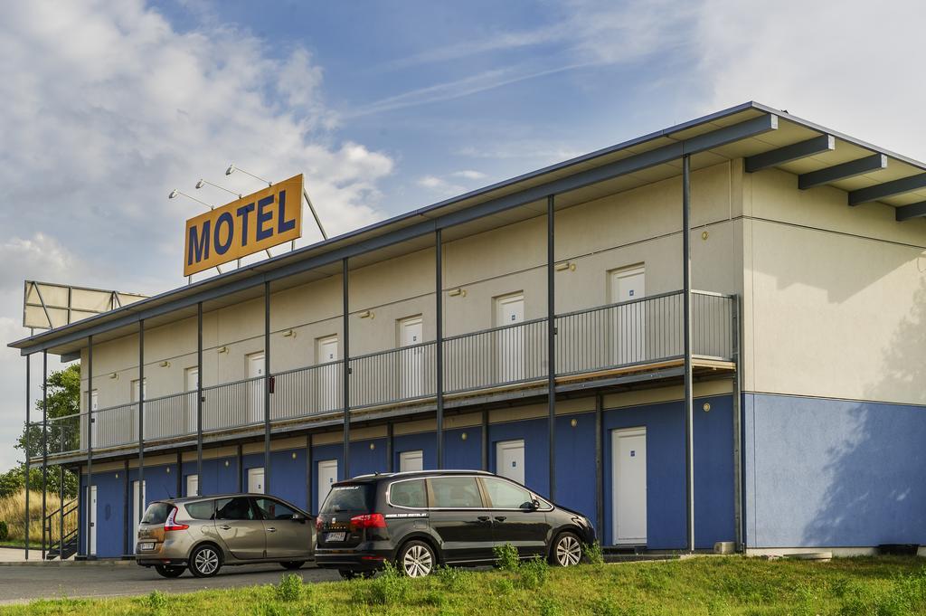 Tour-Motel Wilfersdorf  Ngoại thất bức ảnh