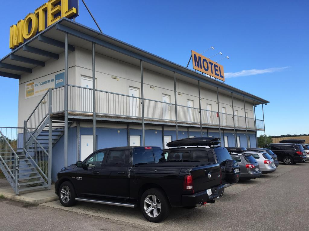 Tour-Motel Wilfersdorf  Ngoại thất bức ảnh