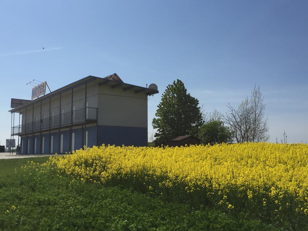 Tour-Motel Wilfersdorf  Ngoại thất bức ảnh